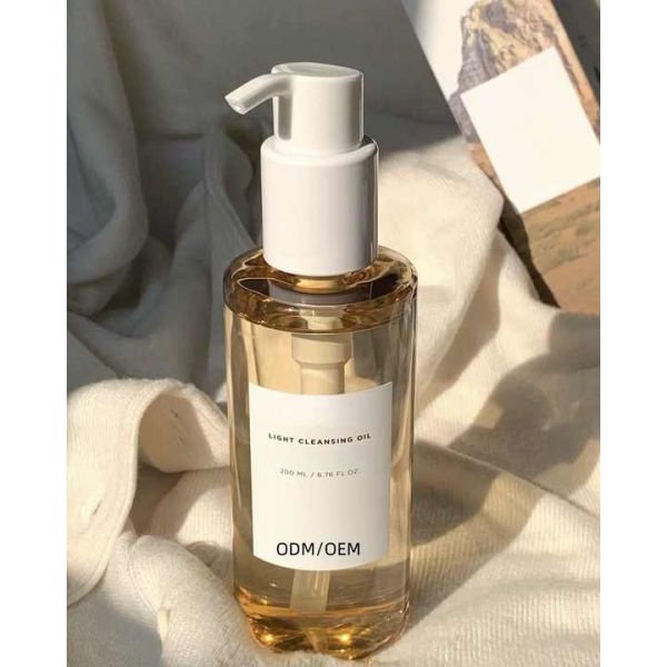 ODM/OEM Light Cleansing Oil with Pure Centella 200ml Soothing Stabilizing Face Wash Moisturizing Remove Makeup in Stock