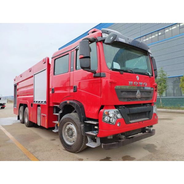 Dongfeng Dolika Fire Sprinkler Emergency Rescue Vehicle Is Suitable for Firefighting and Road Cleaning