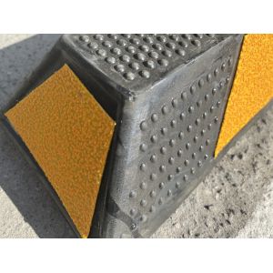 183cm Long Size 13kgs Cheap Price Rubber Reflective Tape Speed Bump Car Wheel