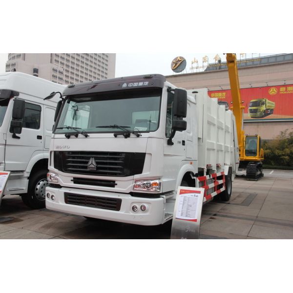 Quality Sinotruck Howo 4 x 2 8L 8-12m3 Compacted Garbage truck Recycling Type for sale