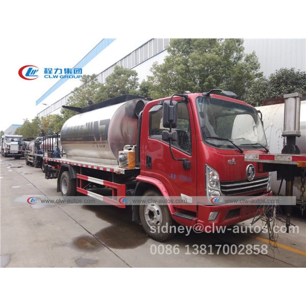 Quality Shacman 4x2 5800L 6T Bitumen Spreader Truck For Paving Road for sale