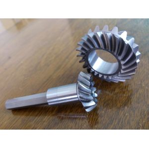 Double-sided Spiral Bevel Gears with Hyperbolic Surface Design for Long Service Life