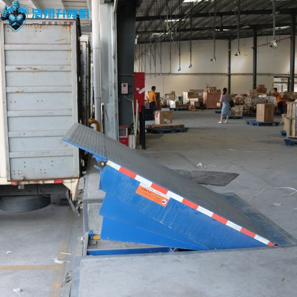 Automatic Loading Bay Dock Levellers Lifts Steel Plate Loading And Unloading For