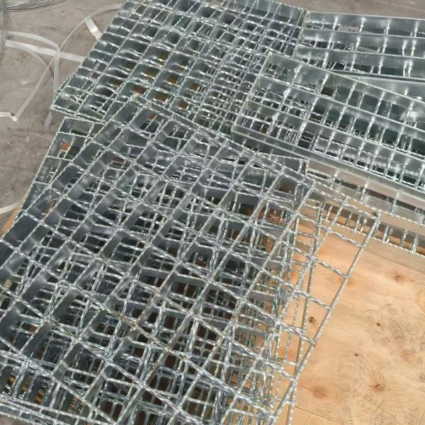 Various sizes of materials can be customized wear-resistant anti-slip steel