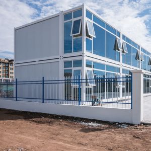 China Flat Pack Container House with Long-term Service Mobile Prefabricated Living Container on sale