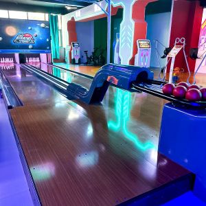 Factory Direct Supply Complete Set Bowling Lane Entertainment Center with 2000kg