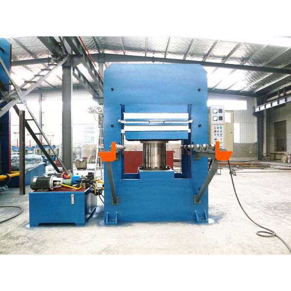 Rubber product manufacturing press