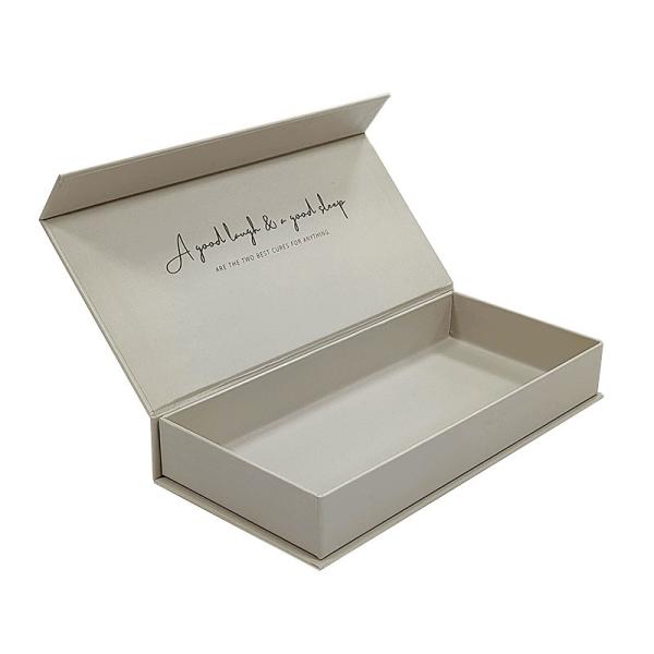 White Stylish Magnetic Packaging Box UV Coated Flip Magnetic Gift Box For