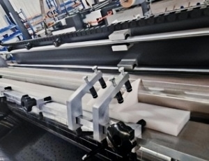 JIGUO High Speed Full Servo Corner Cutting And Creasing Window Patching Machine For Corrugated Box Post-Press Equipment