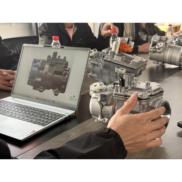 Remanufactured 12V EV Car AC Compressor with Customizable Plug Technology and Hole Position Process for Mercedes-Benz