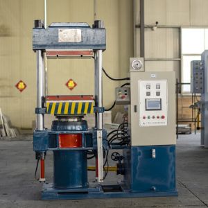 Smooth Vulcanization Process with 125-200mm Plate Clearance Plate Vulcanizer