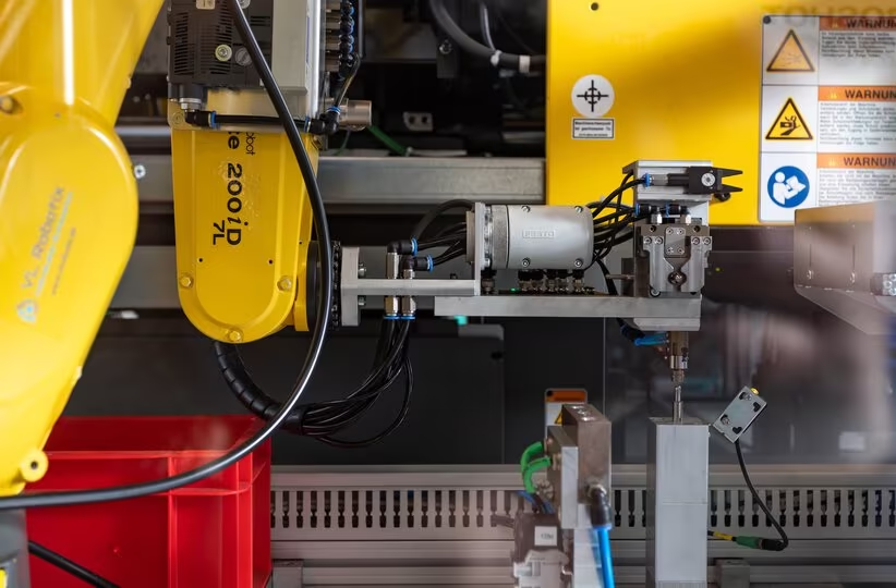 Compact FANUC Industrial Robot LR Mate 200iD 7L 14L Long Reach 6 Axis Assembly