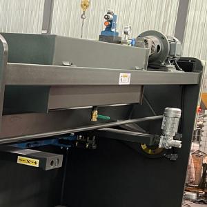 CNC Hydraulic Swing Shearing Machine 3200mm Cutting Width 3900x1750x1900mm