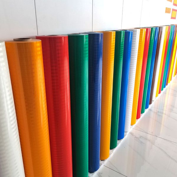 HIP Prismatic Reflective Sheeting with Micro Prismatic Structure, 10 Years Durability, and ASTM D4956 Type IV Compliance for Traffic Signs