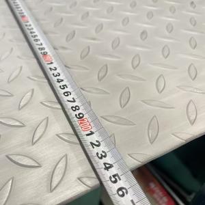 Grade 304 316L 2205 Stainless Steel Checkered Plate Smooth Back Side Thickness 3