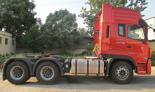 360° Rear Camera 6*6/4*2 A7 Tractor Truck Used Trailer Truck Head for Your Business