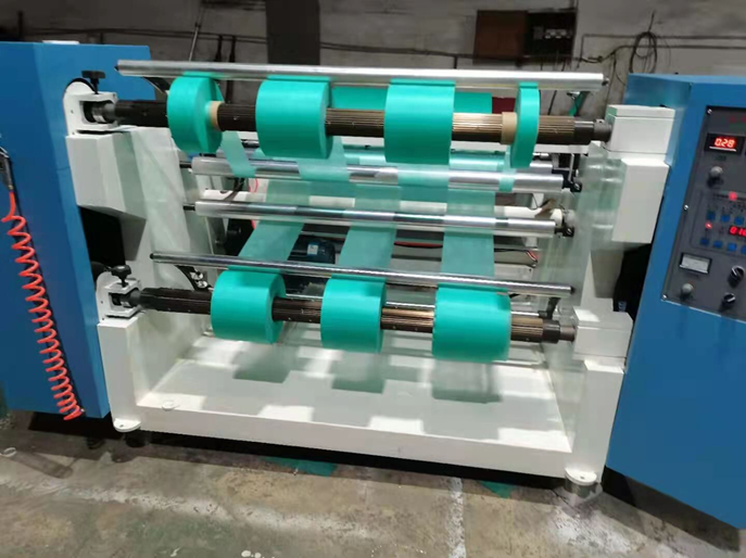 China Automatically Fabric Rolls Slitting Machine on sale