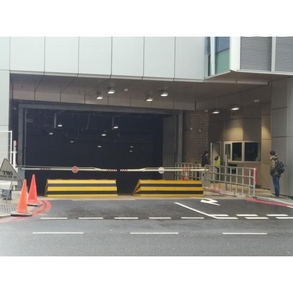 Quality 6M-4200KG Road Blockers with LED Warning Light Yes and Device For Manual Handling for sale