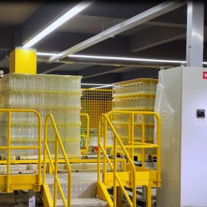 China Fully Automatic Plastic Bottle Depalletizer Bulk Glass Bottle Depalletizer on sale