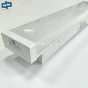 18W 140 LM / W 2FT Linear LED Strip Light CCT 3000K 646 * 116 * 96mm