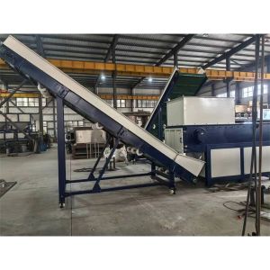 plastic recycling machine equipped with single shaft shredder for PP woven bags