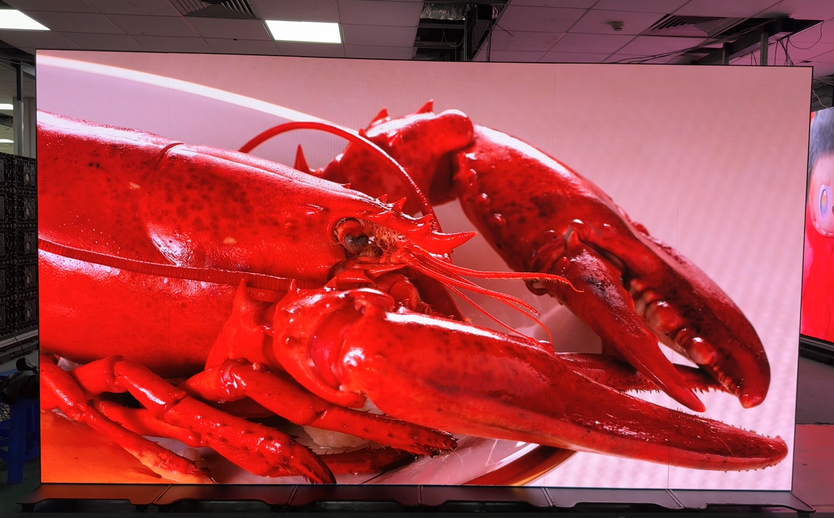 COB LED Poster Display with Flip Chip on Board Technology, 16-bit Processing,