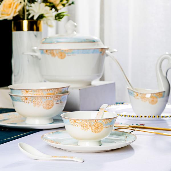 Medium Ceramic Dinnerware Set For Home Restaurant Use Classic Look