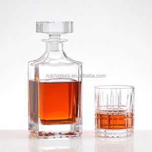 Customized 500ml 750ml Clear Glass Whiskey Bottles for Bar Wine Customized