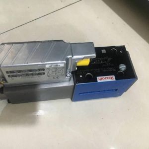 Wholesale 4WRE6E1-08-2X/G24K4/V 4WRE6V32-2X/G24K4/V 4WRAE10EA60-22/G24K31/F1V German original solenoid valve Rexroth hydraulic proportional directional valve from china suppliers