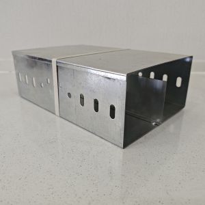 Silver Solid Bottom Cable Tray With High Fire Resistance Load Capacity Based On