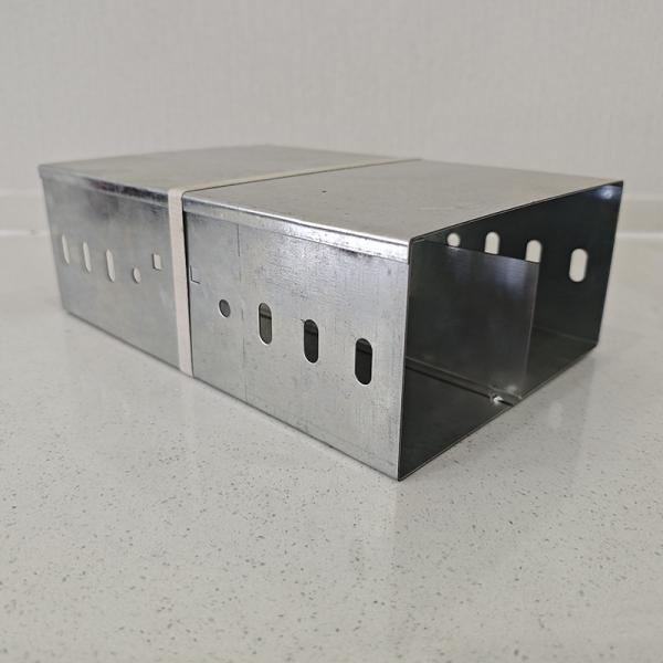 Silver Solid Bottom Cable Tray With High Fire Resistance Load Capacity Based On
