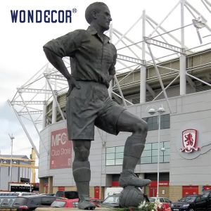 Brown Customized Soccer Player Bronze Statue For Outdoor Plaza