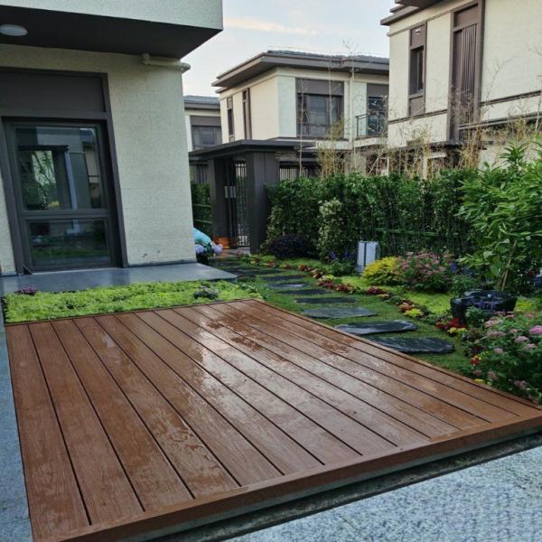 Water Absorption Expansion Rate 2.5% Brown Wood Plastic Composite Decking for Garden