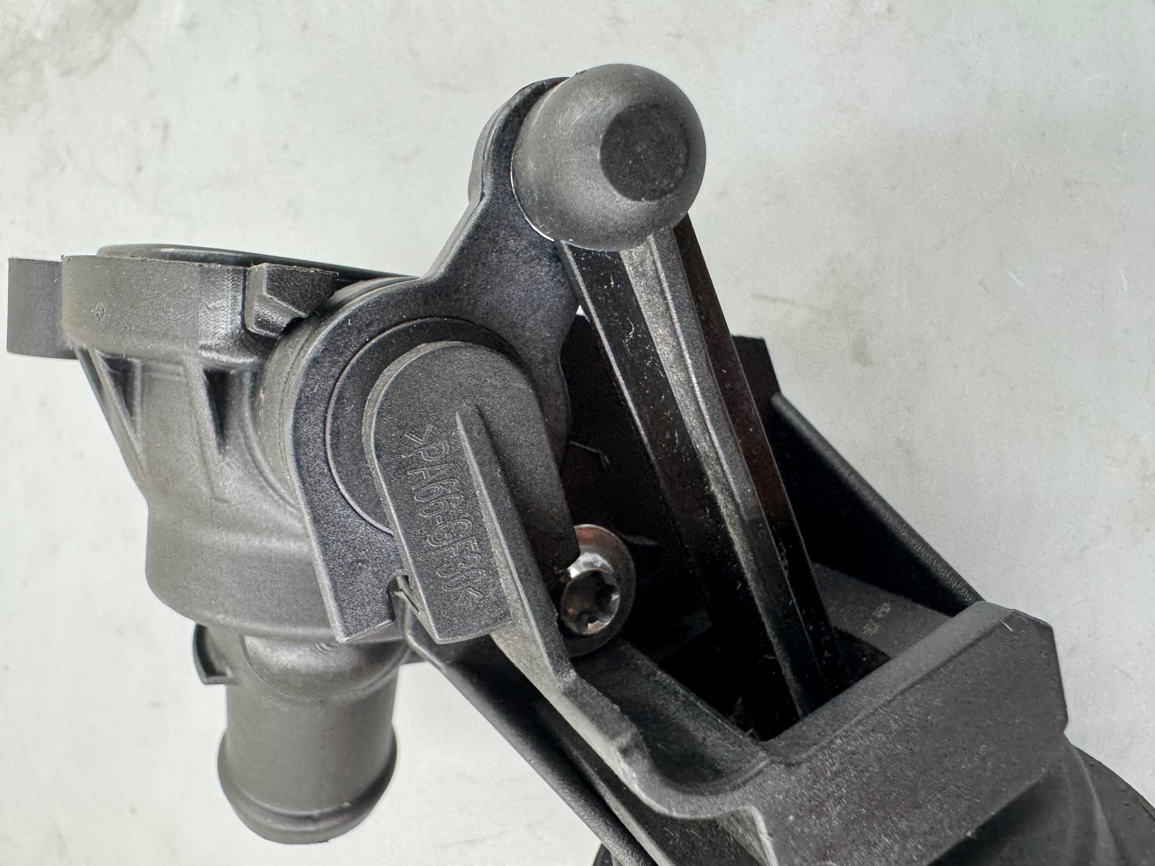 Original quality control valve 059 121 737AM for Q5