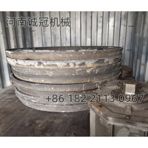 Three Rollers Wet Pan Mill Gold Silver Ore Grinding Machine With 10 Bags Per