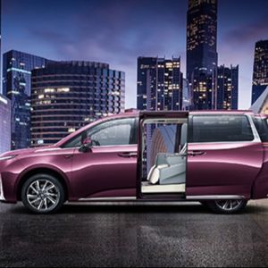 Modern 7-8 Seat MPV with Fuel Efficient Automatic Transmission