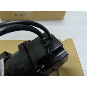 Yaskawa SGMP-01A2HA11 AC SERVO MOTOR 0.98A 30W 3000RPM 100V NEW