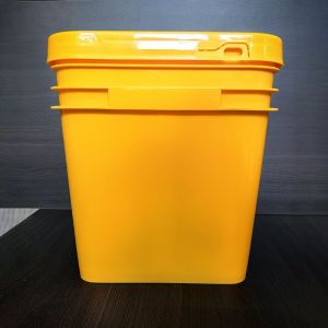 Leak Proof Stackable Square Plastic Pails With Lids Metal Handle