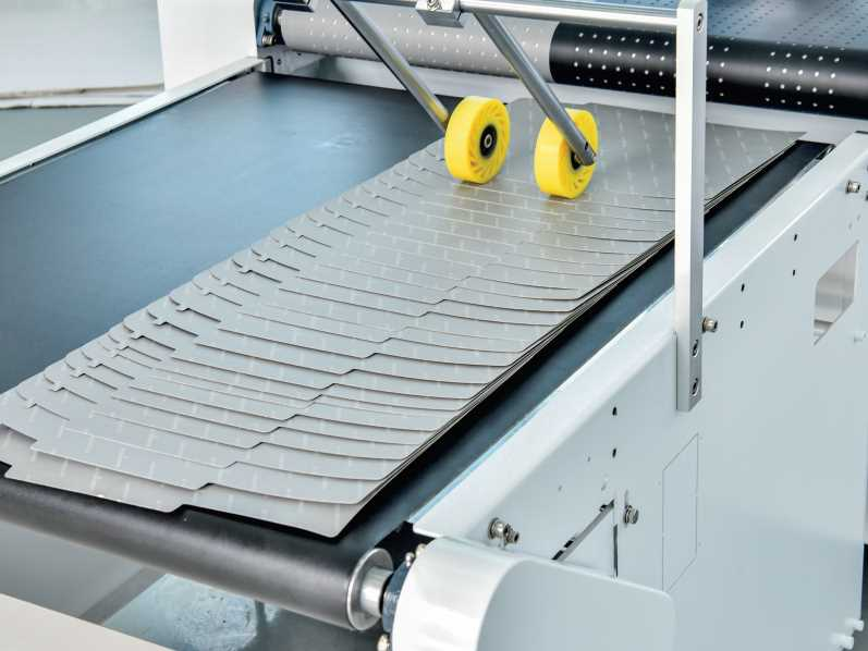 Fully Automatic Double-Sided Tape Application Machine With Alignment Adjustment LY-800ACT-T