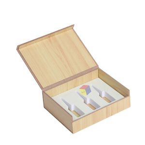 China Recyclable Luxury Beauty Magnetic Closure Cosmetic Gift Paper Box Packaging With Insert Custom Design on sale