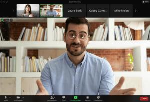 Zoom conference call now provides free users with functions such as automatically generating subtitles
