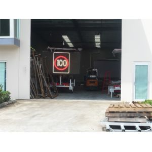 Outdoor P20 RGB Portable Traffic Signs , Electronic Led Sign Display For Mobile