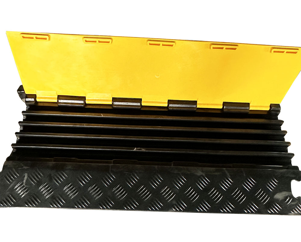 Plastic Speed Bump and Rubber Curb for Car Safety and Road Curb Protection