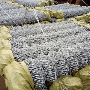 2.5mm 3mm Metal Iron Chain Link Fencing Galvanized Chain Link Fence 8 Foot