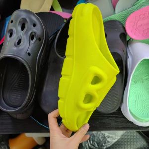 Custom EVA Slippers with pumkim color