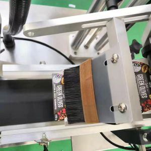 PLC Control Automatic Servo Motor Flate Surface Top Side Labeling Machine For