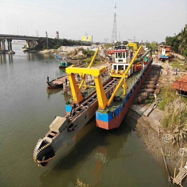 20/26inch Cumins Weichai Diesel Engine Mud/Cutter Suction Sand Dredger for River
