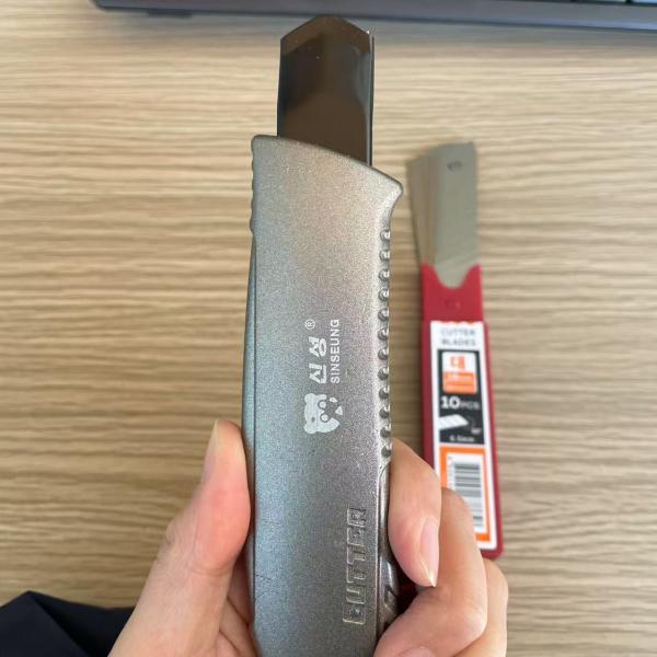 Versatile 18mm Cutter Blades SK2 High Carbon Steel For Various Cutting Needs