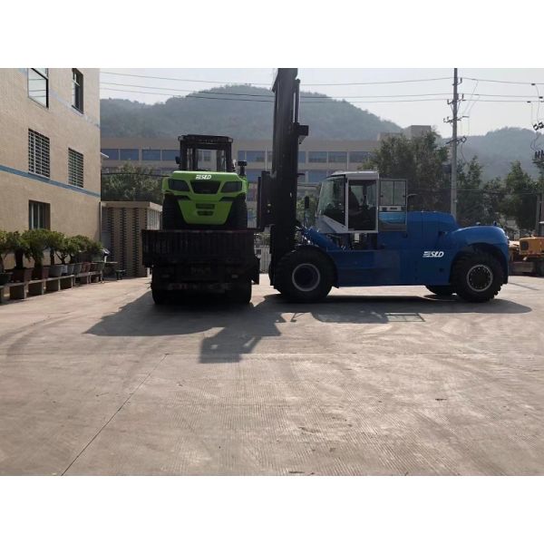 25 Ton 28 Ton 30 Ton 20ft Shipping Container Lifting Forklift