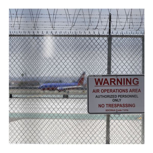 Customized Metal Airport Fence Hot-Dipped Galvanized 3D Wire Fence for Garden at